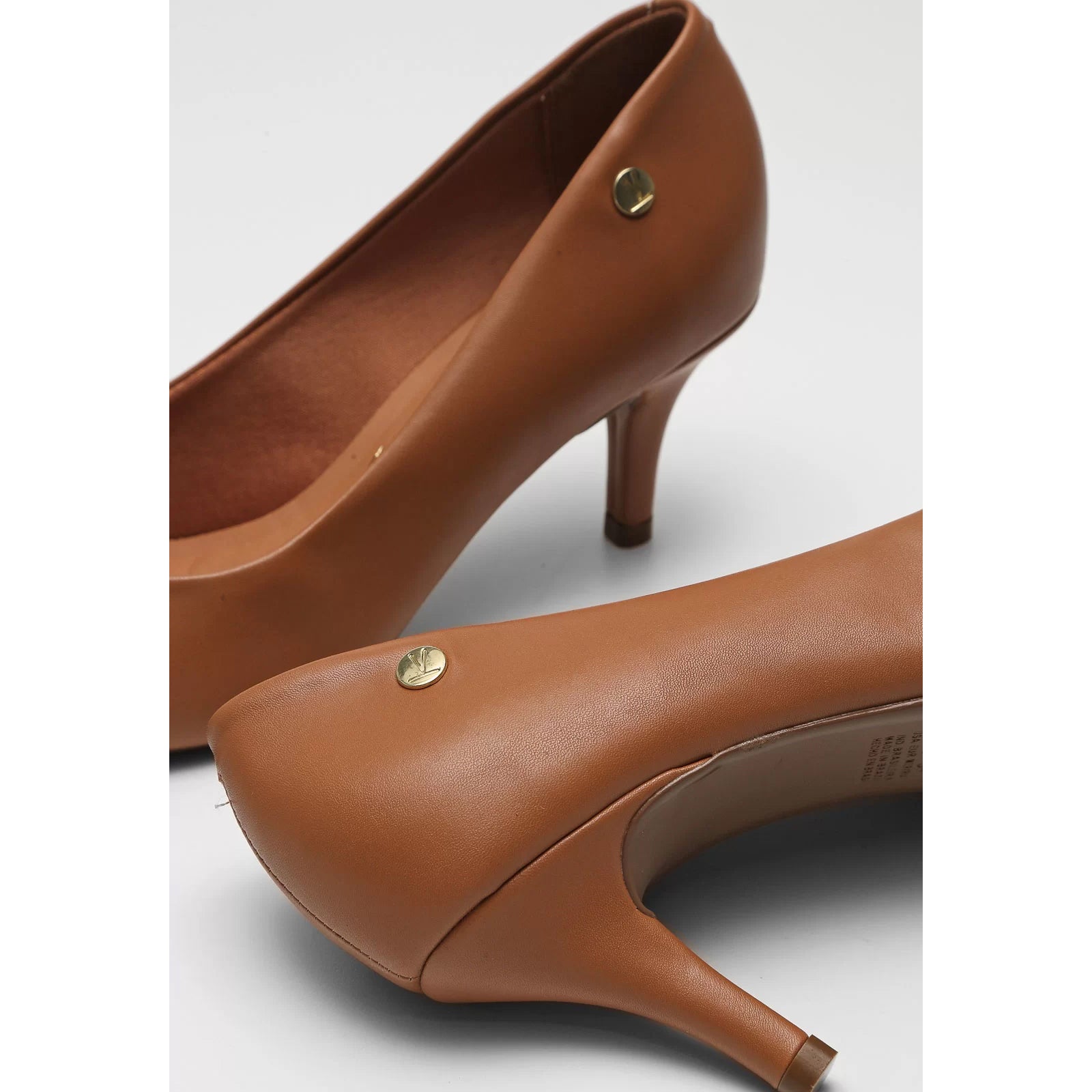 Vizzano 1185-702 Pointy Toe Pump in Camel Napa