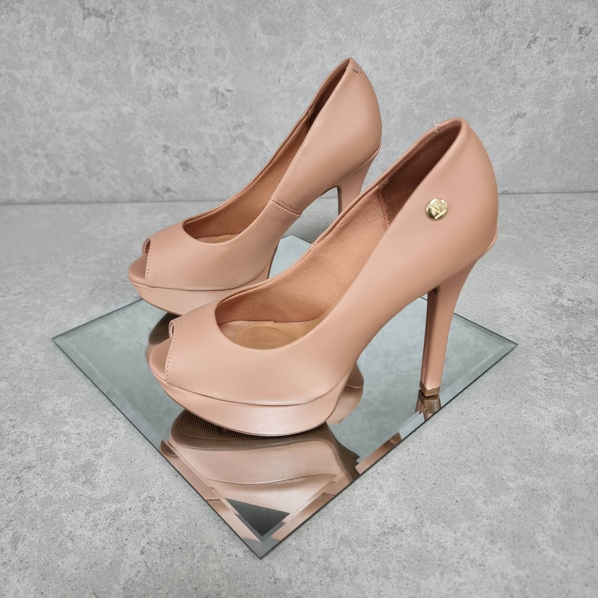 Vizzano 1830-500 Peeptoe Platform Pump in Nude Napa
