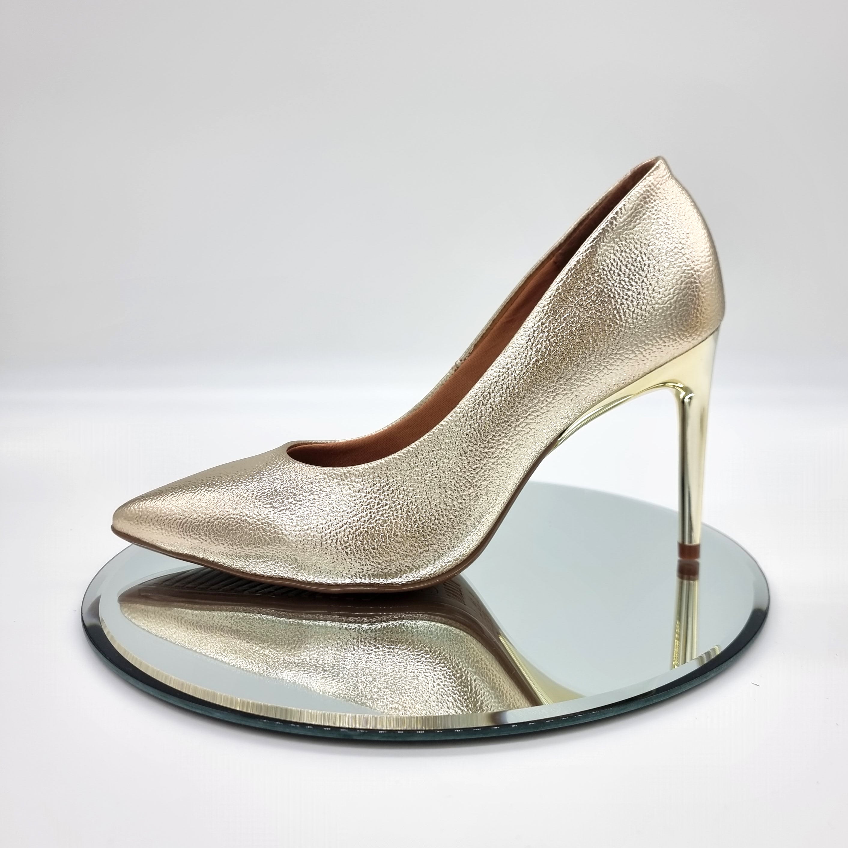 Vizzano 1344-200 Pointy Toe Pump in Champagne Metal