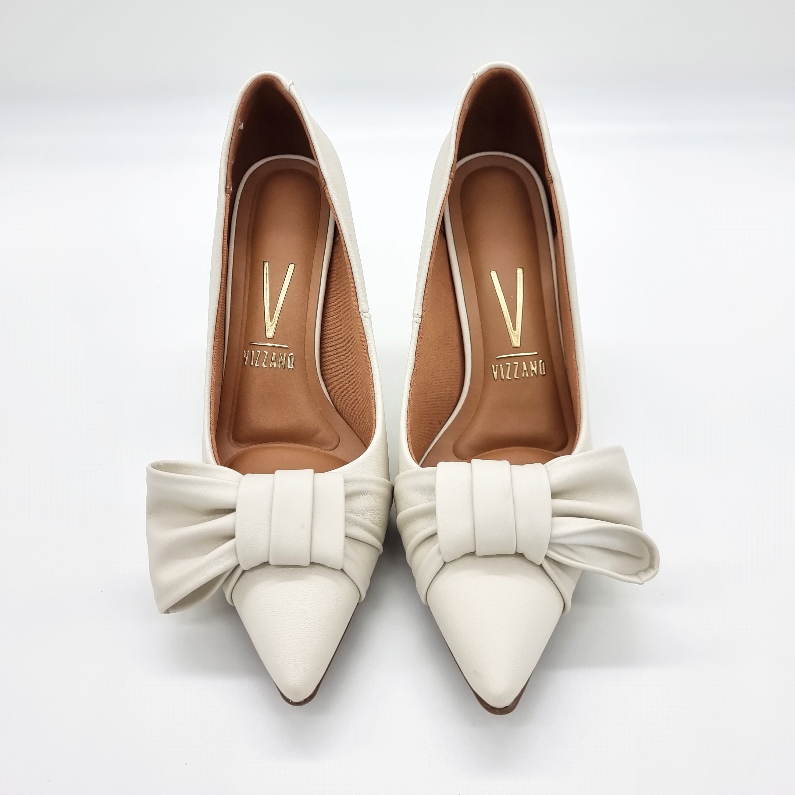 Vizzano 1184-1183 Pointy Toe Pump in Off White Napa