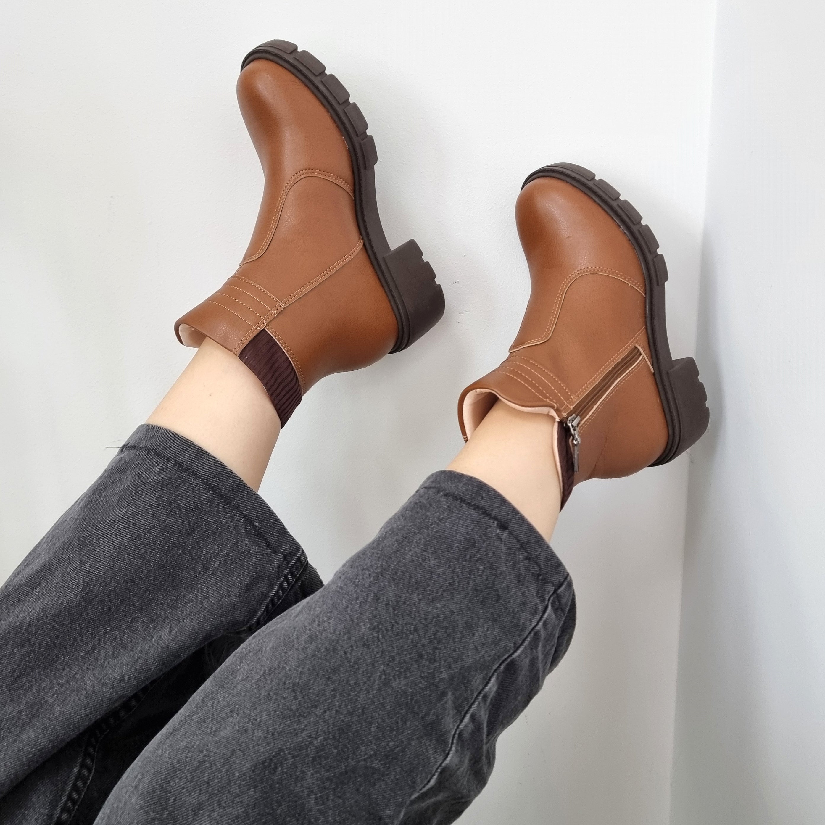 Beira Rio 9077-211 Low Heel Ankle Boot in Caramel