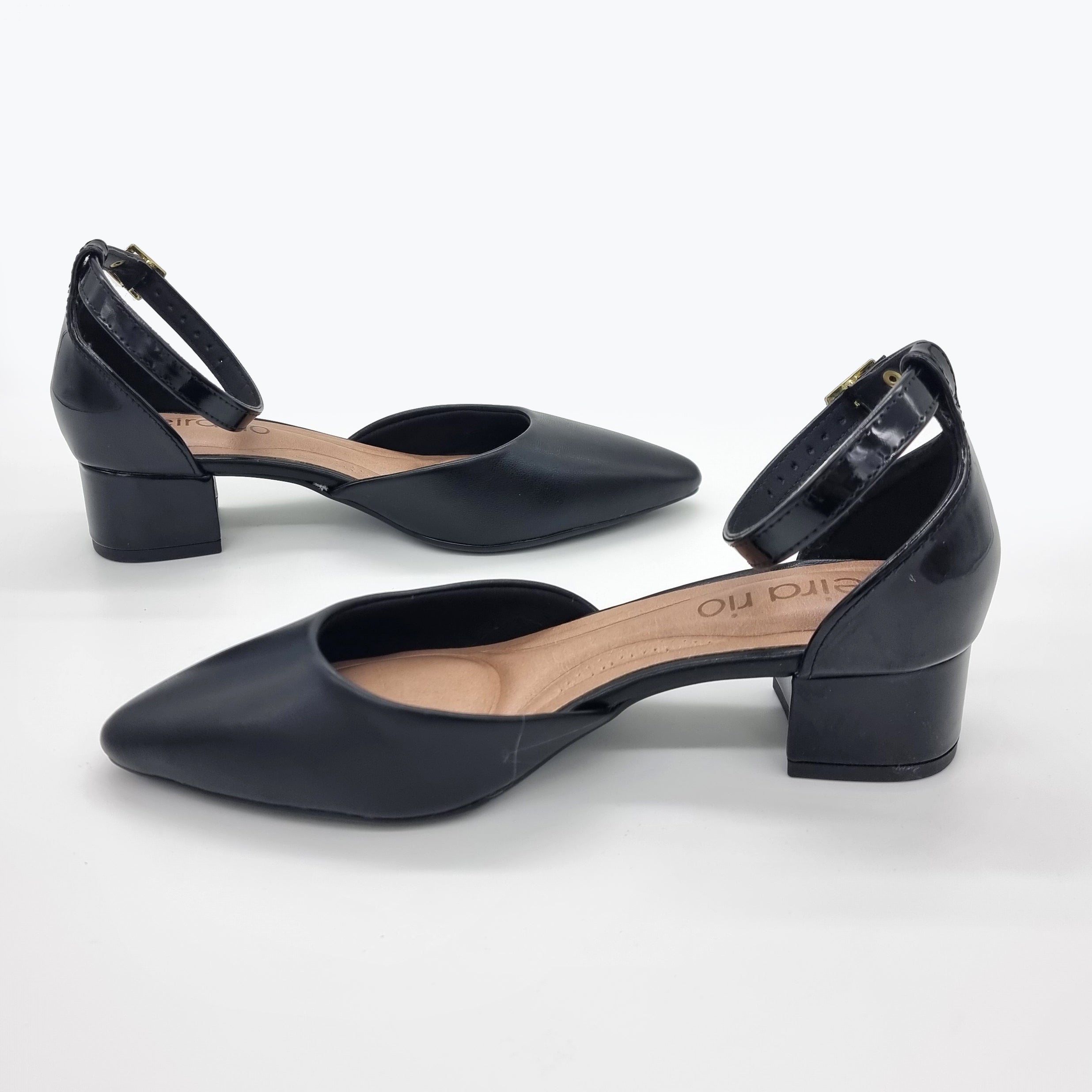 Beira Rio 4182-204 Pointy Toe Ankle Strap Pump in Black