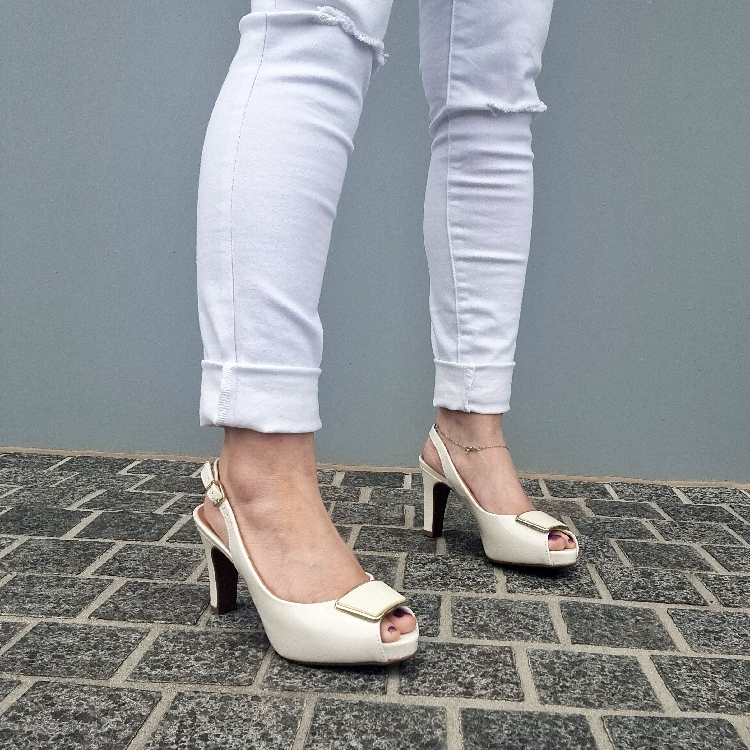 Vizzano 1840-321 Slingback Pump in Off White Patent