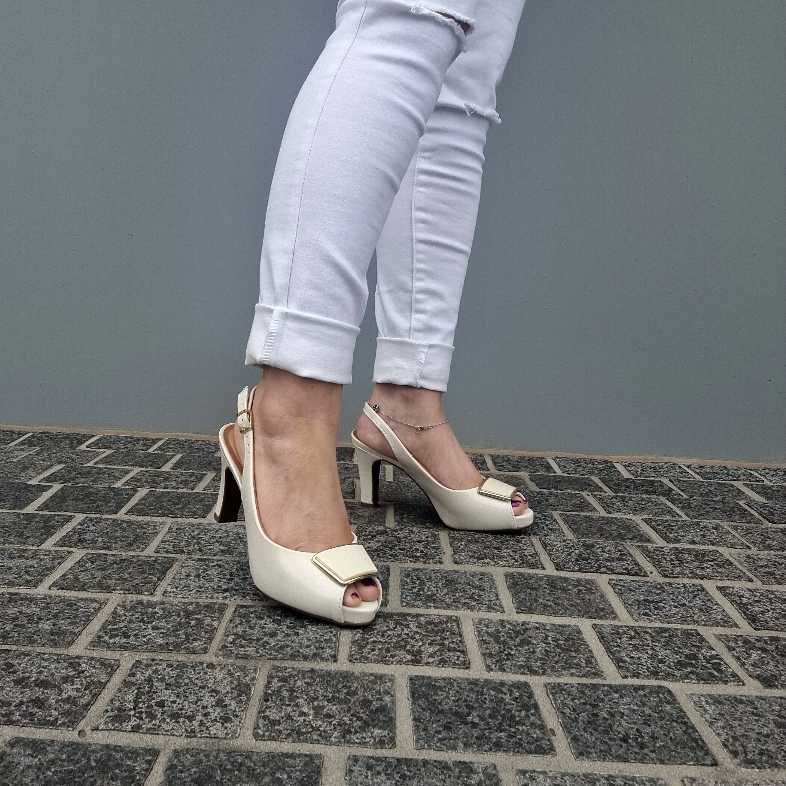 Vizzano 1840-321 Slingback Pump in Off White Patent