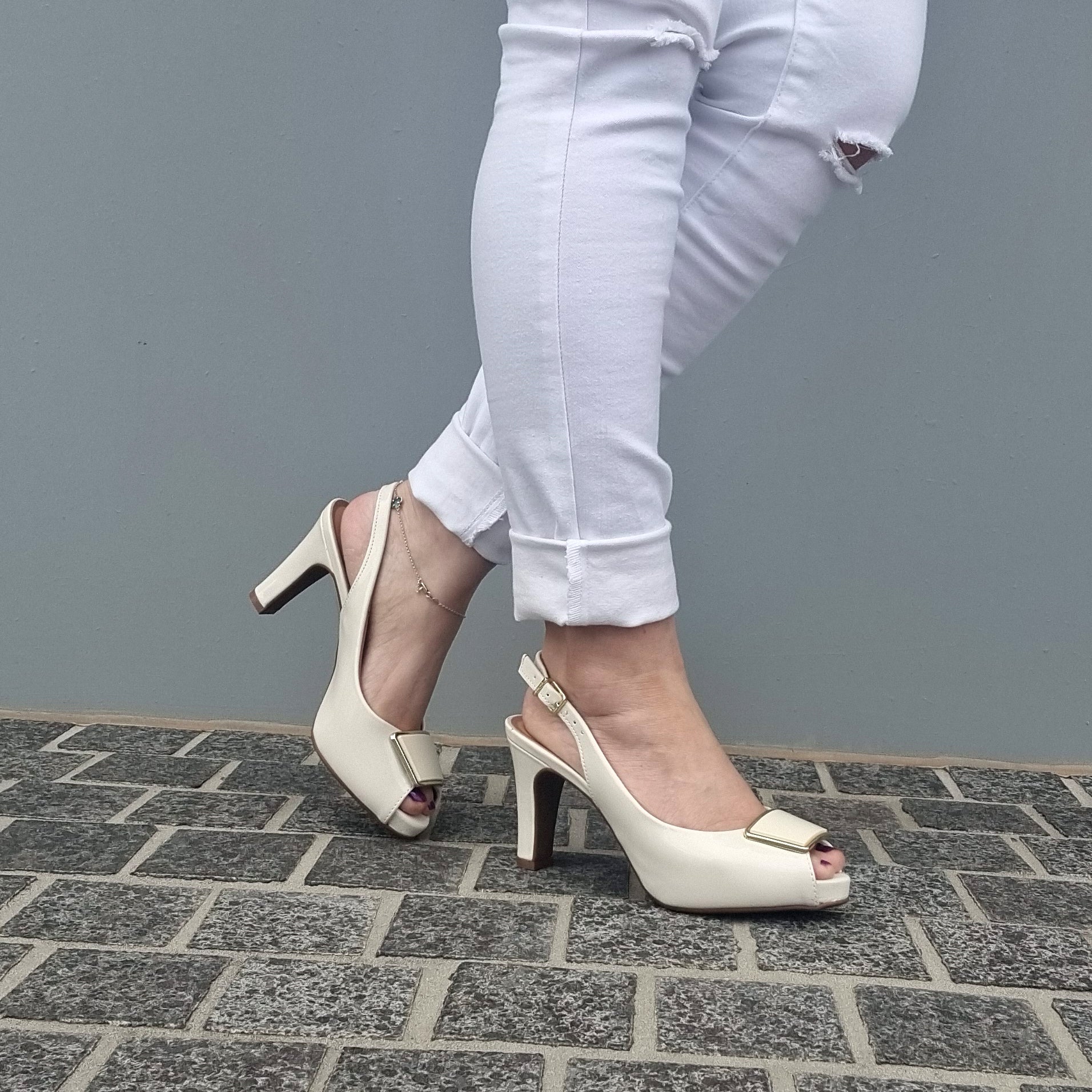 Vizzano 1840-321 Slingback Pump in Off White Patent