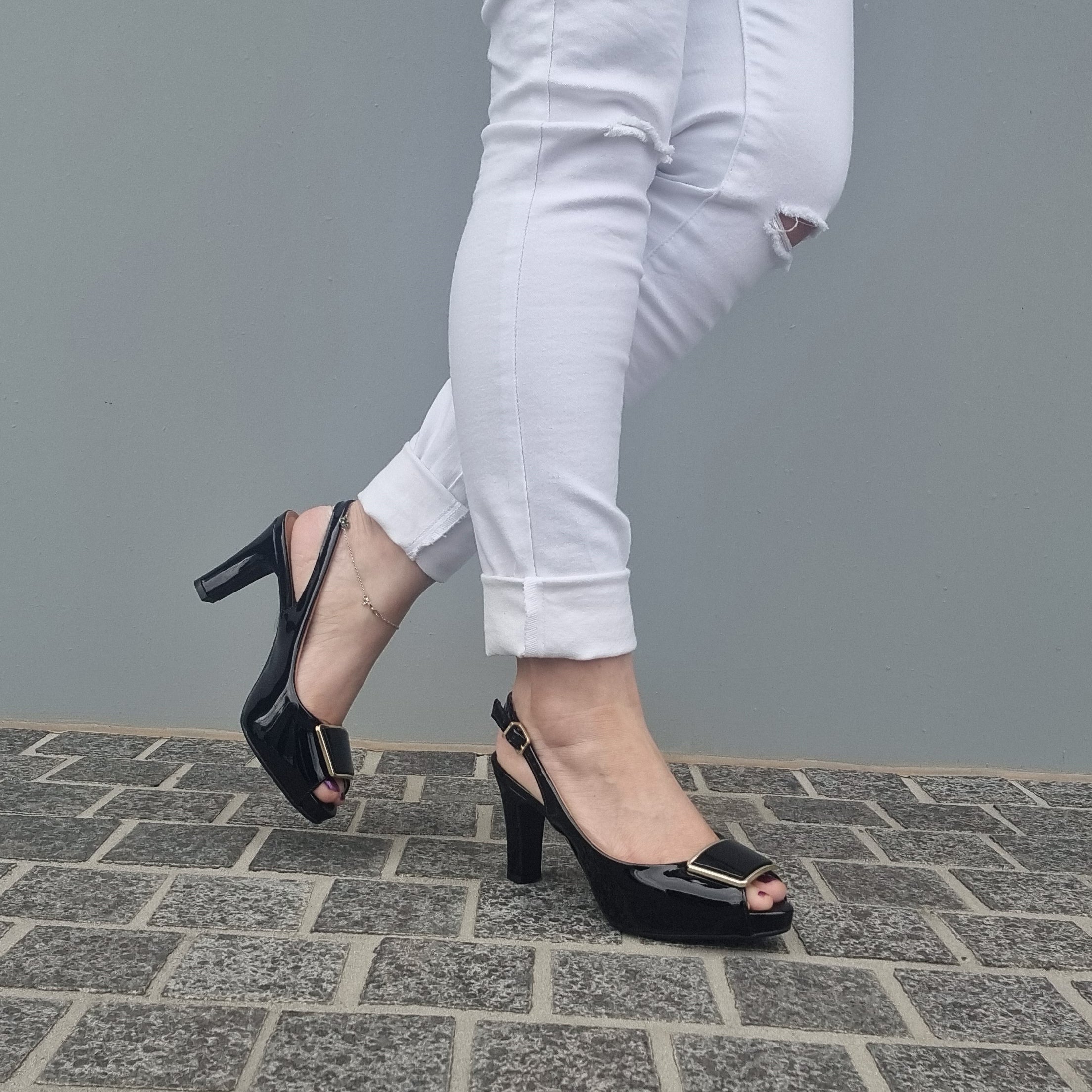 Vizzano 1840-321 Slingback Pump in Black Patent