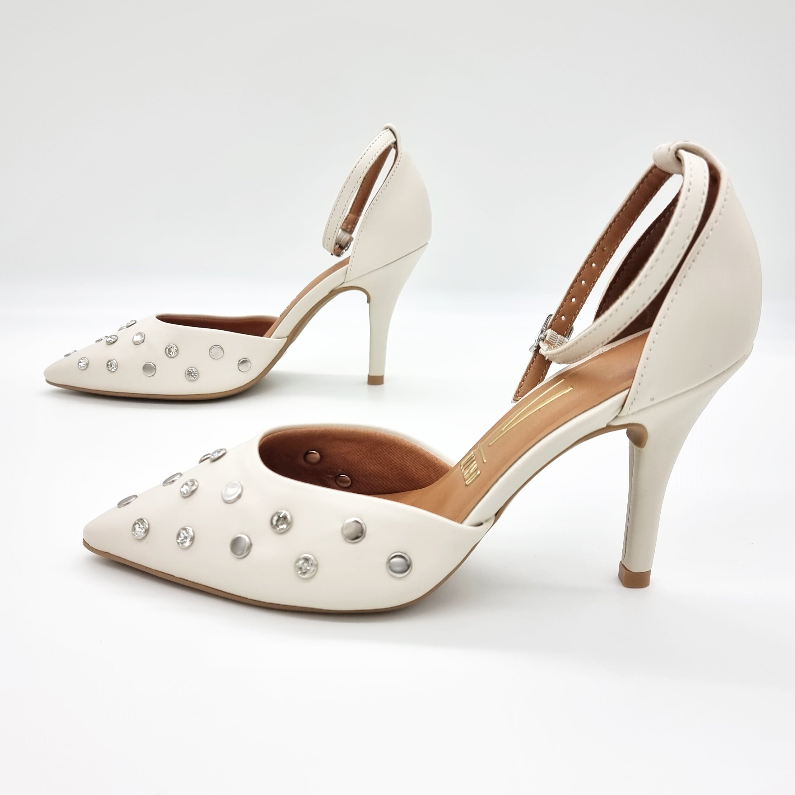 Vizzano 1184-1192 Studded Pointy Toe Pump in Off White Napa