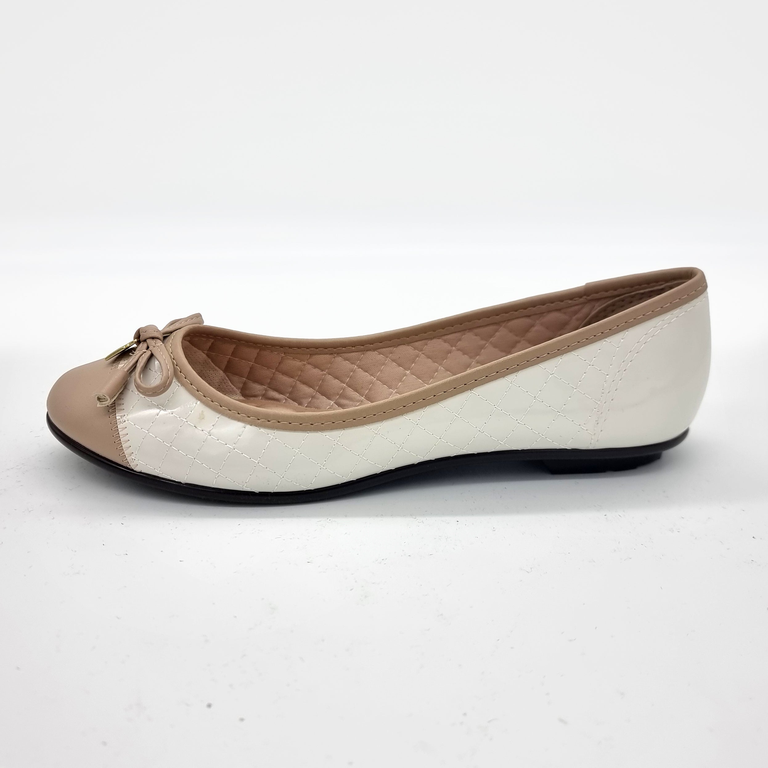 Moleca 5027-1407 Round Toe Ballerina Flat in Off White/Beige