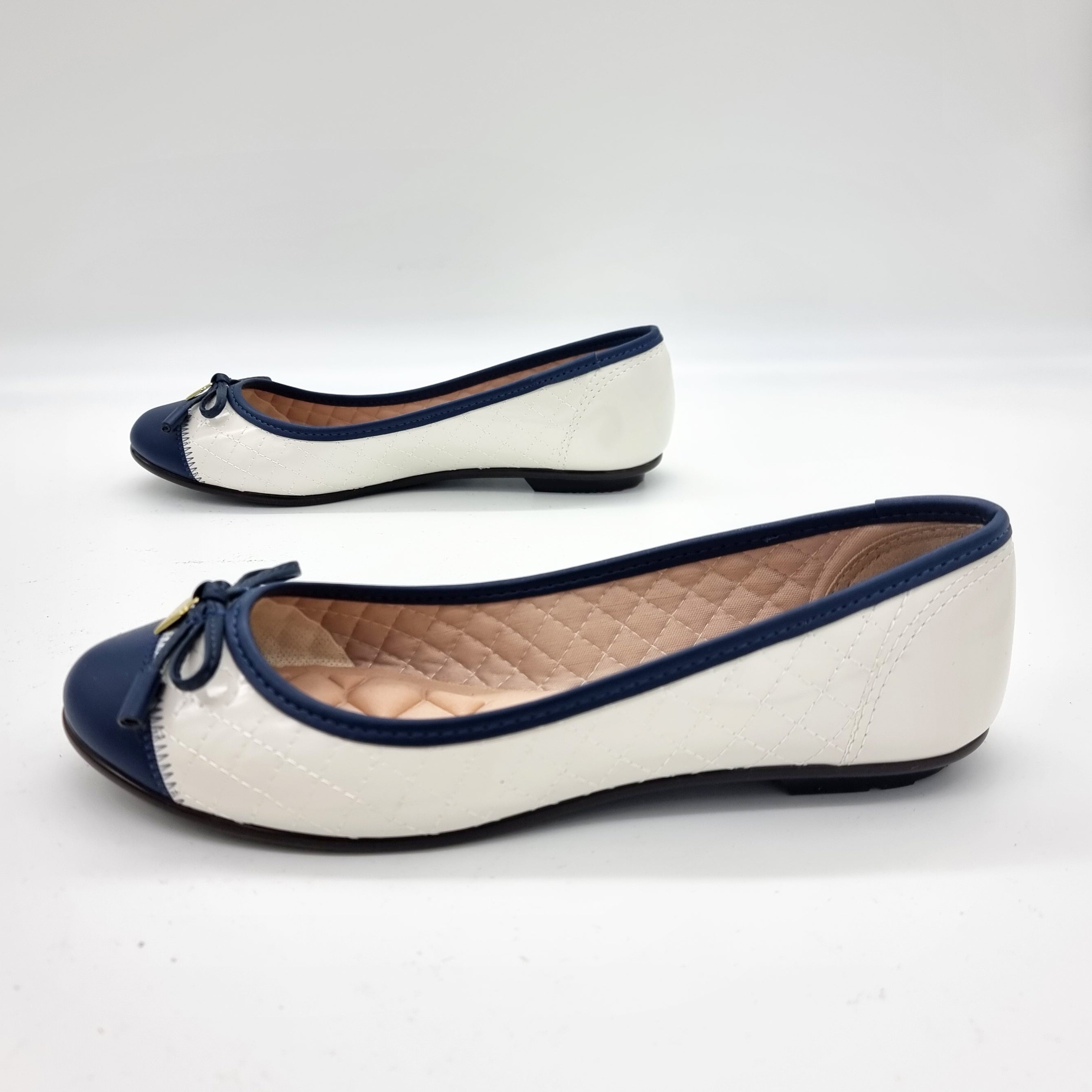 Moleca 5027-1407 Round Toe Ballerina Flat in Off White/Navy Blue