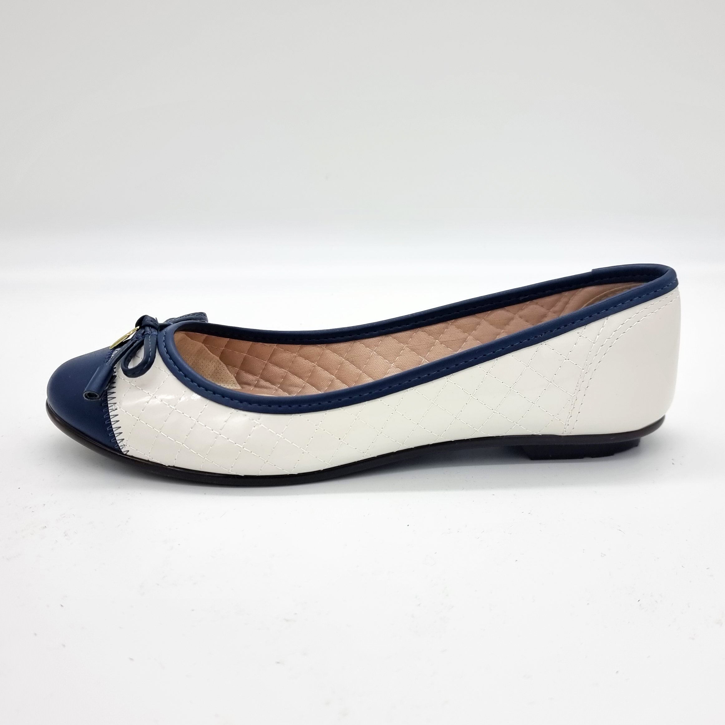 Moleca 5027-1407 Round Toe Ballerina Flat in Off White/Navy Blue