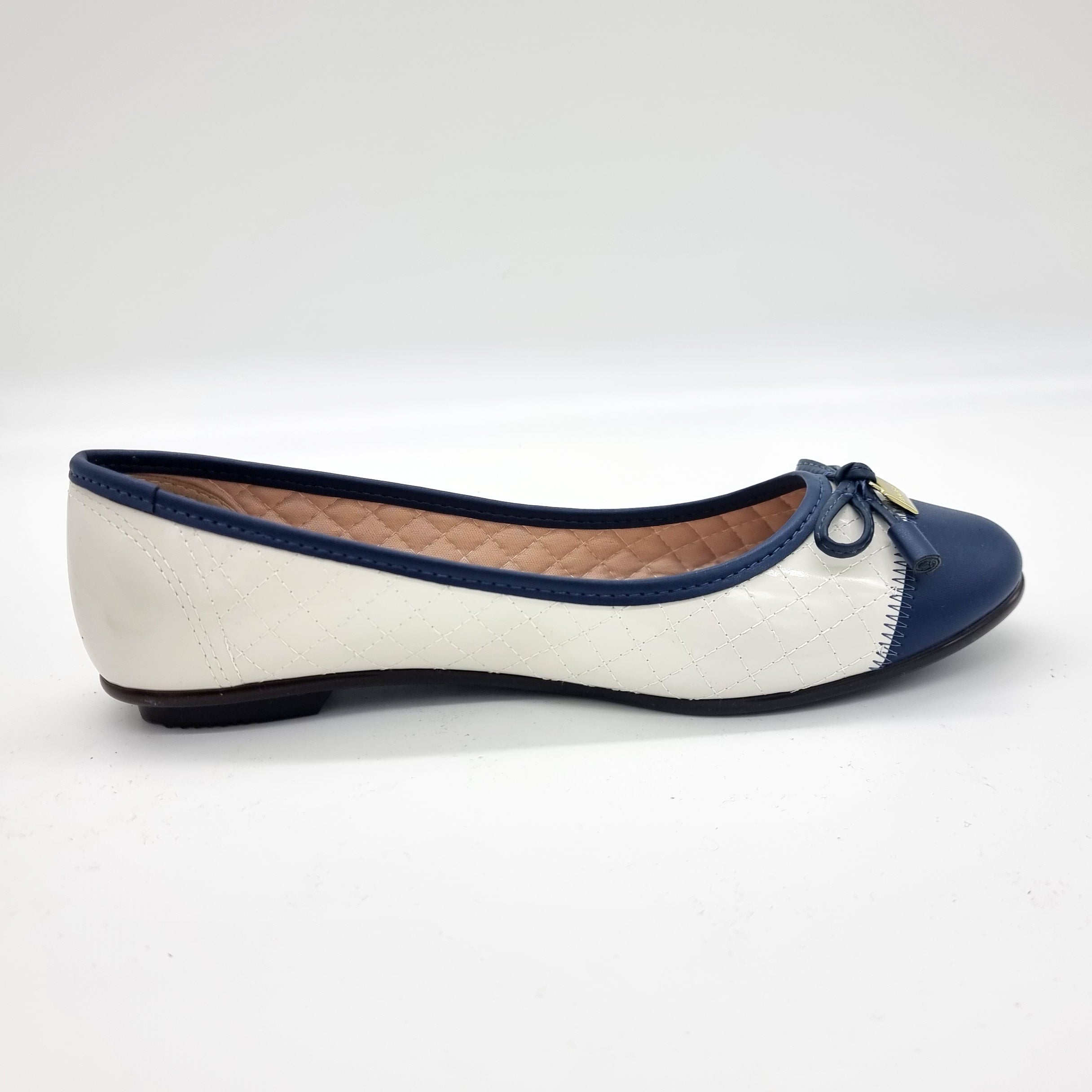Moleca 5027-1407 Round Toe Ballerina Flat in Off White/Navy Blue