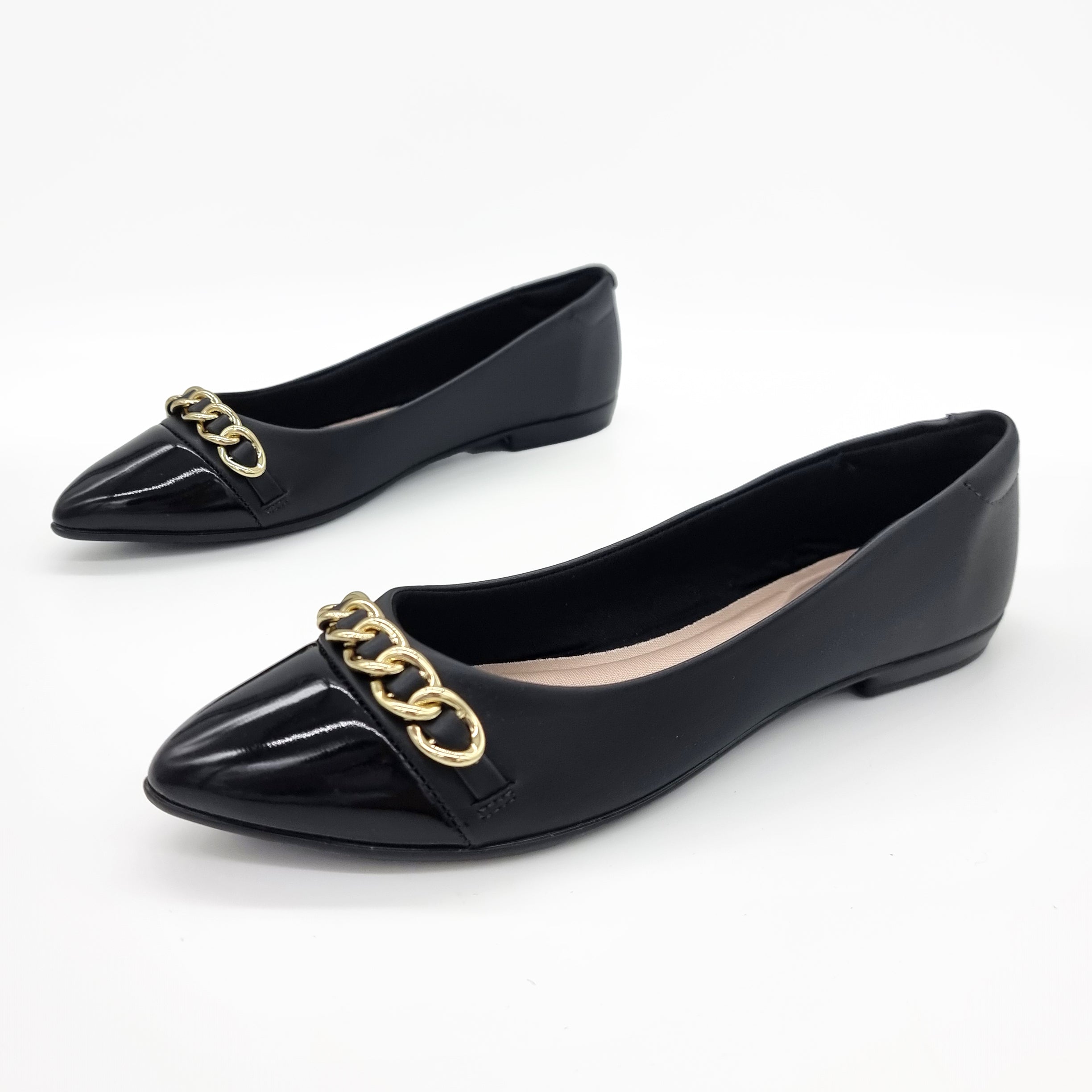 Beira Rio 4136-1106 Pointy Toe Flat in Black