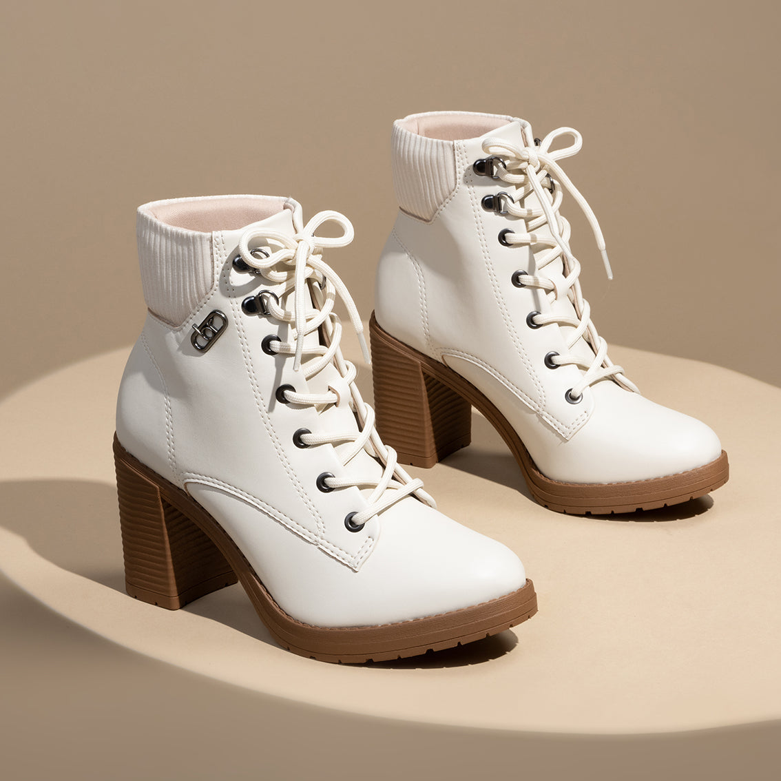 Beira Rio 9088-103 Block Heel Lace-Up Ankle Boot in Off White