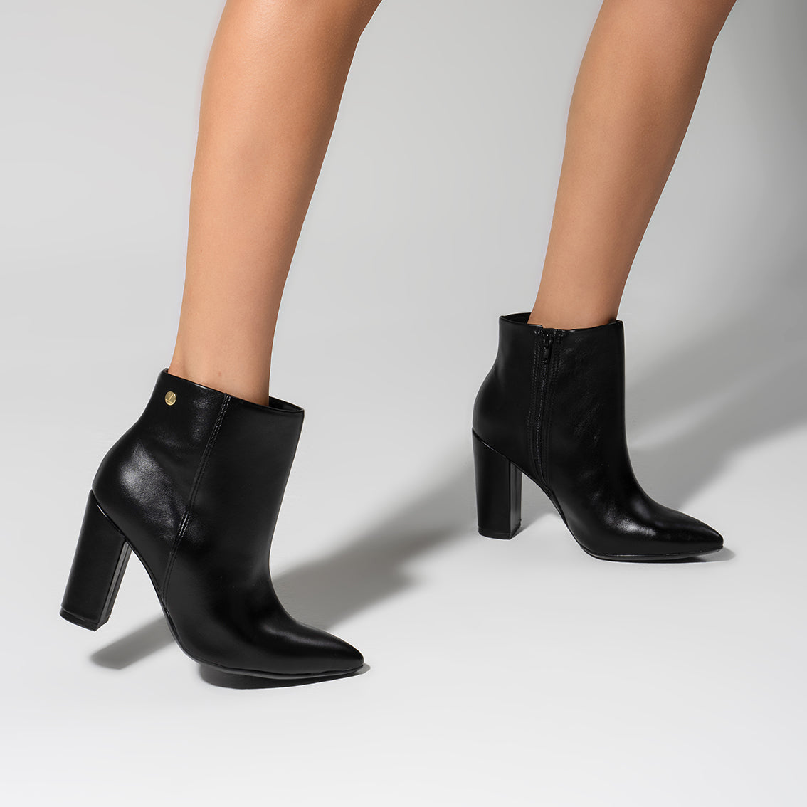 Vizzano 3105-100 Block Heel Pointy Toe Ankle Boot in Black