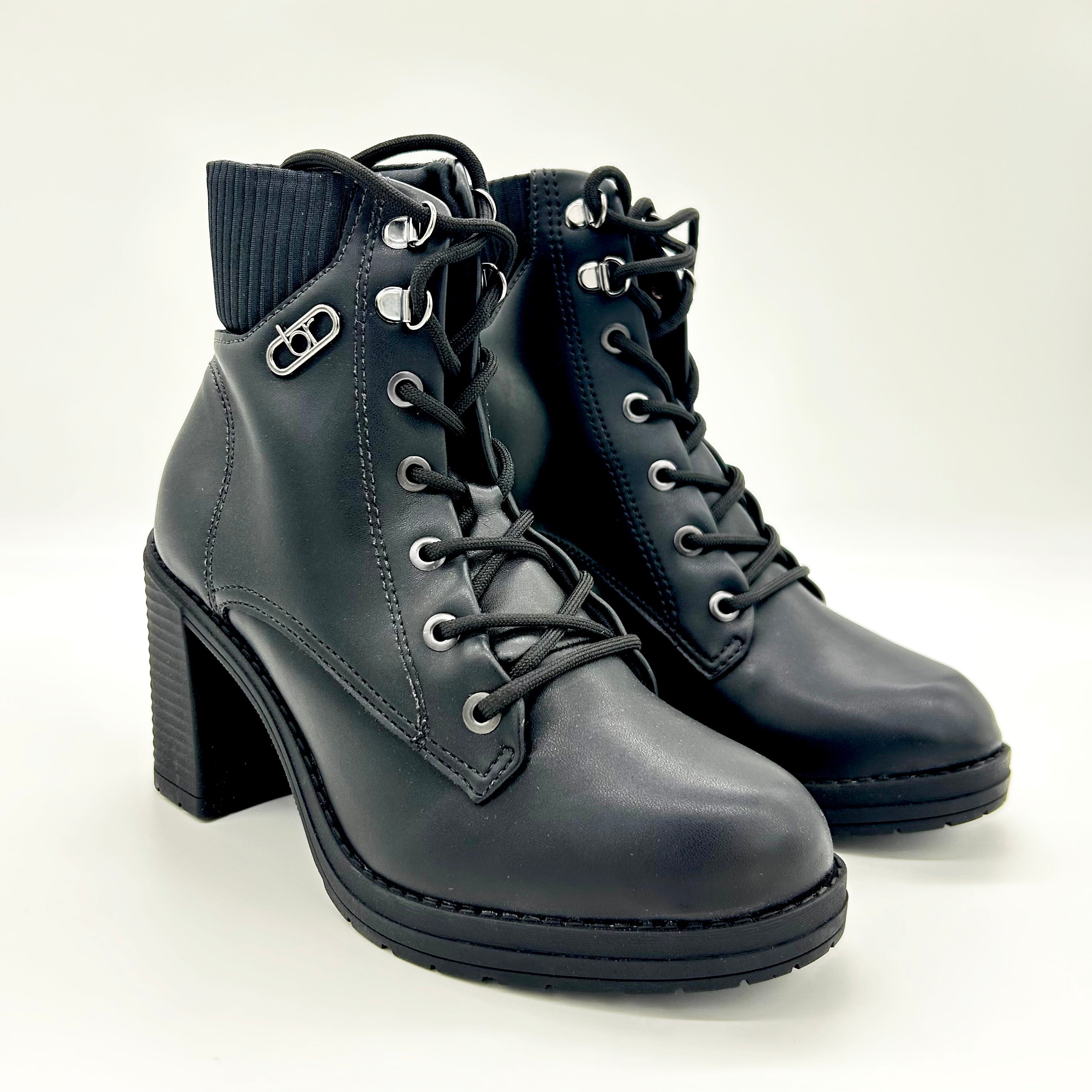 Beira Rio 9088-103 Block Heel Lace-Up Ankle Boot in Black