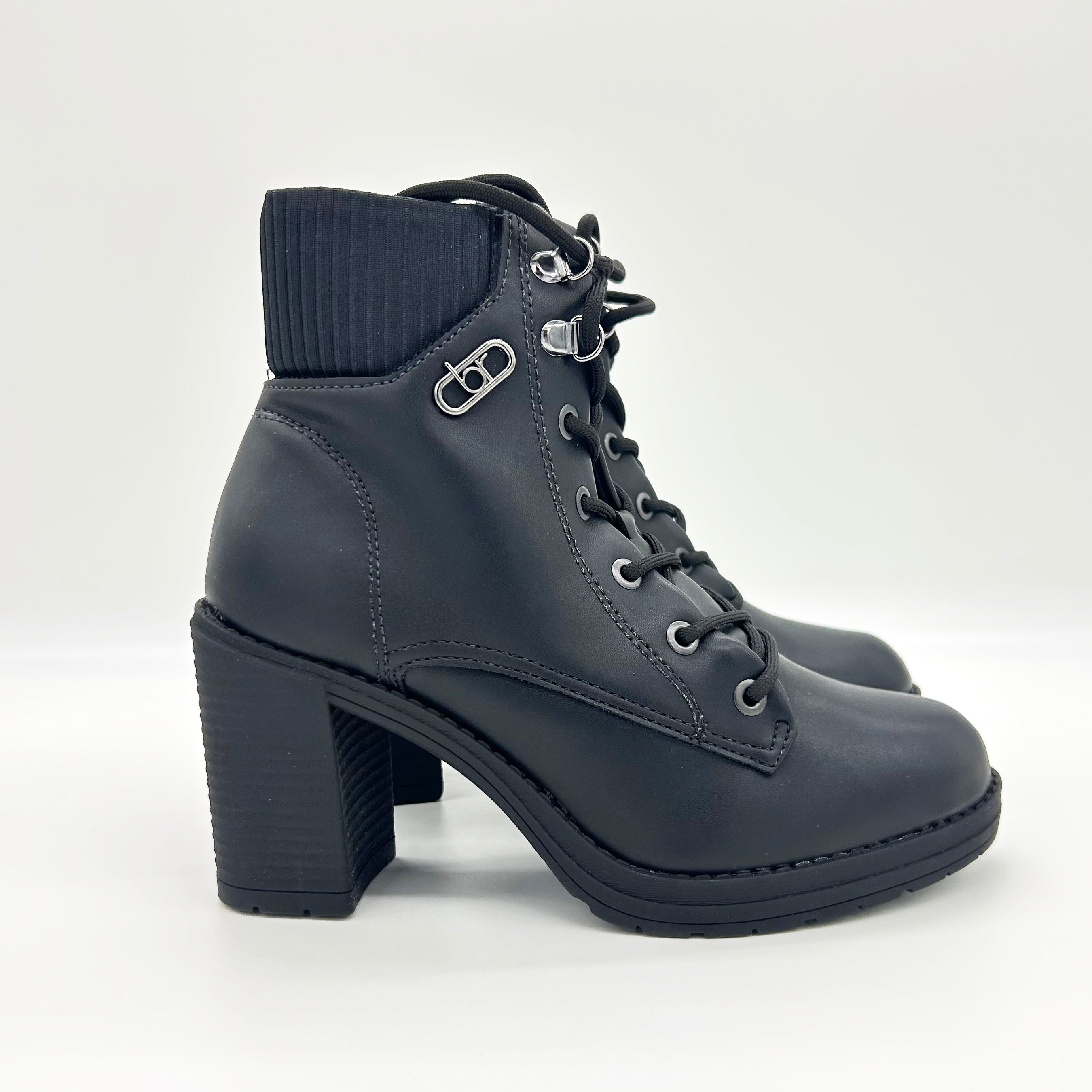 Beira Rio 9088-103 Block Heel Lace-Up Ankle Boot in Black