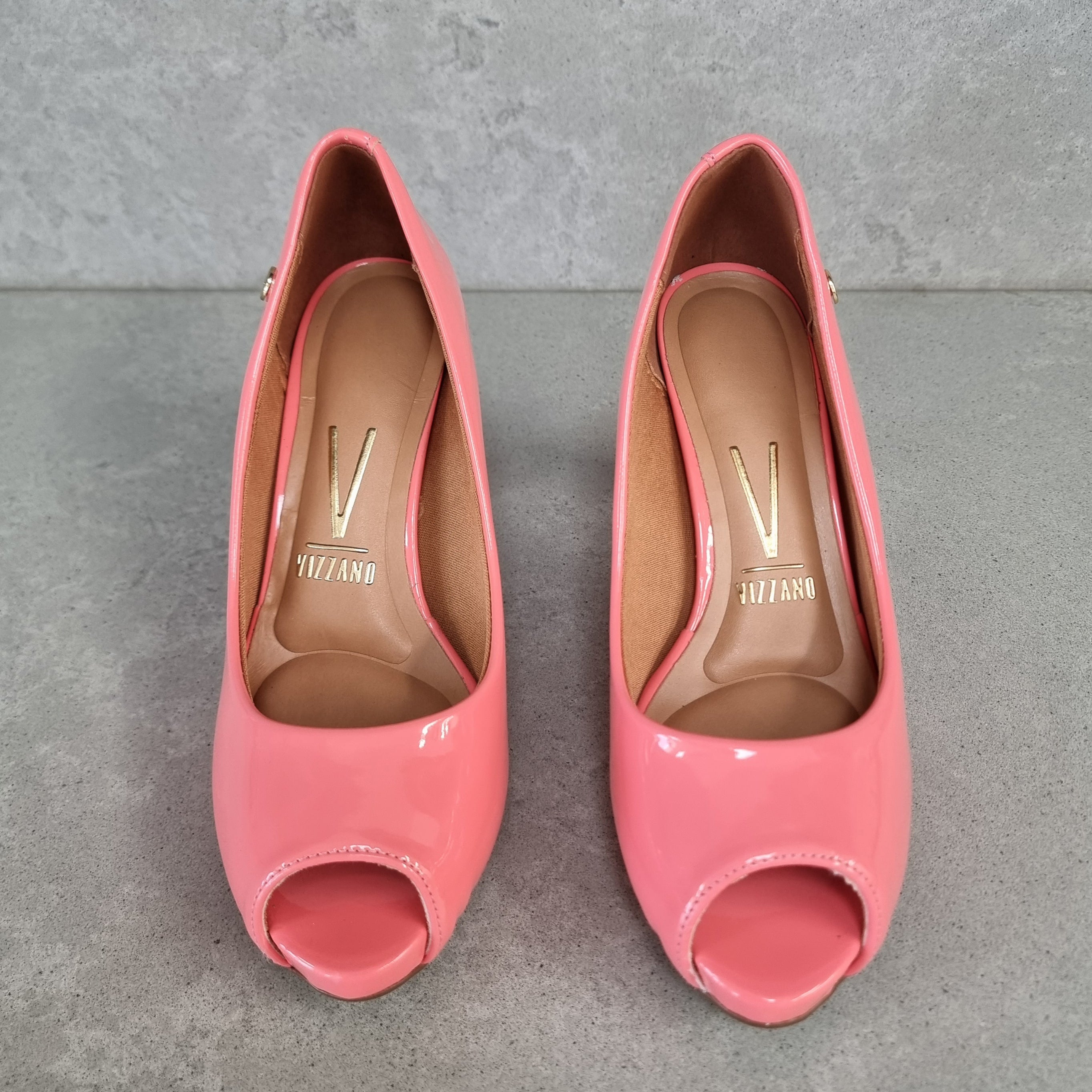 Vizzano 1840-300 Mid Heel Peeptoe Pump in Coral Patent
