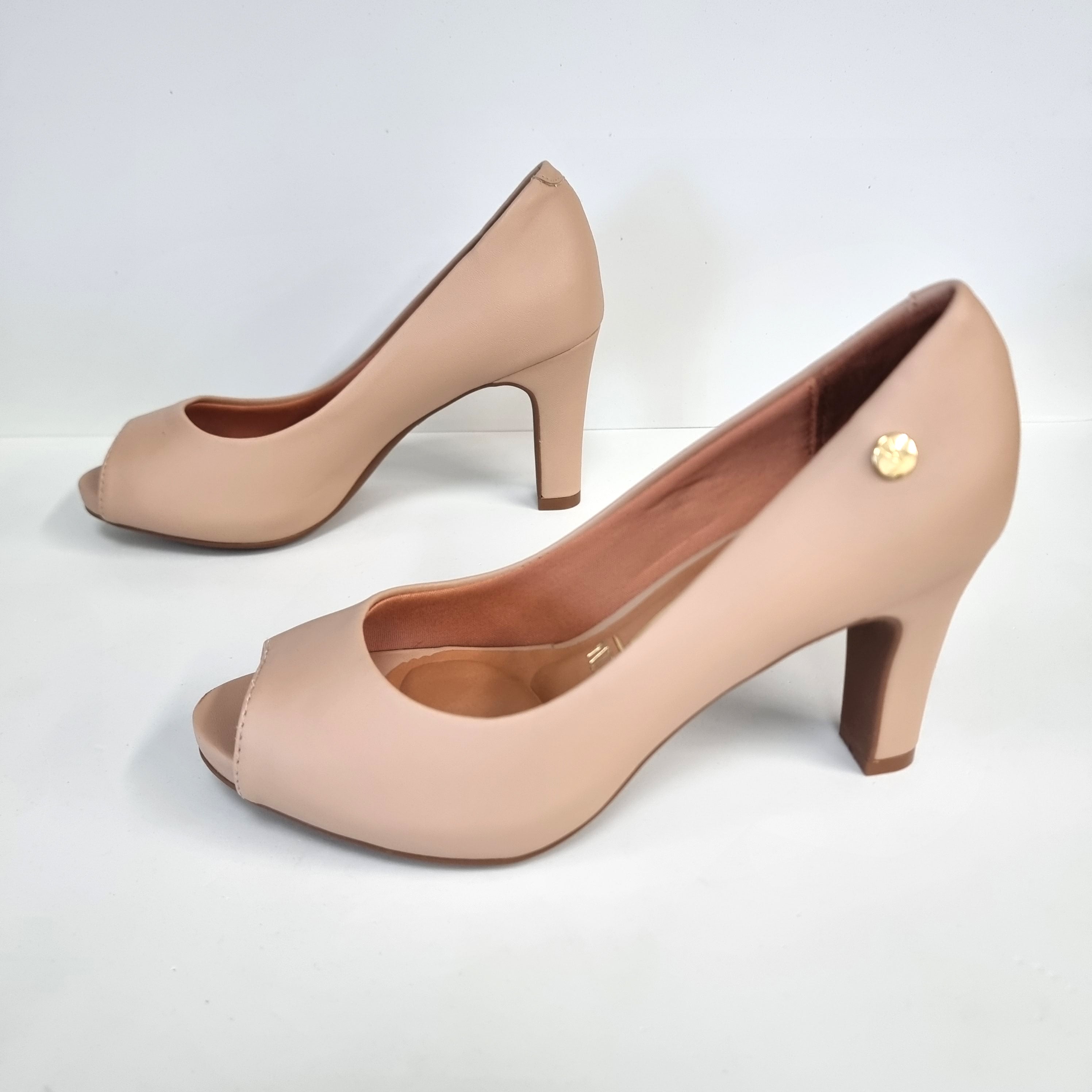 Vizzano 1840-300 Mid Heel Peeptoe Pump in Beige Napa