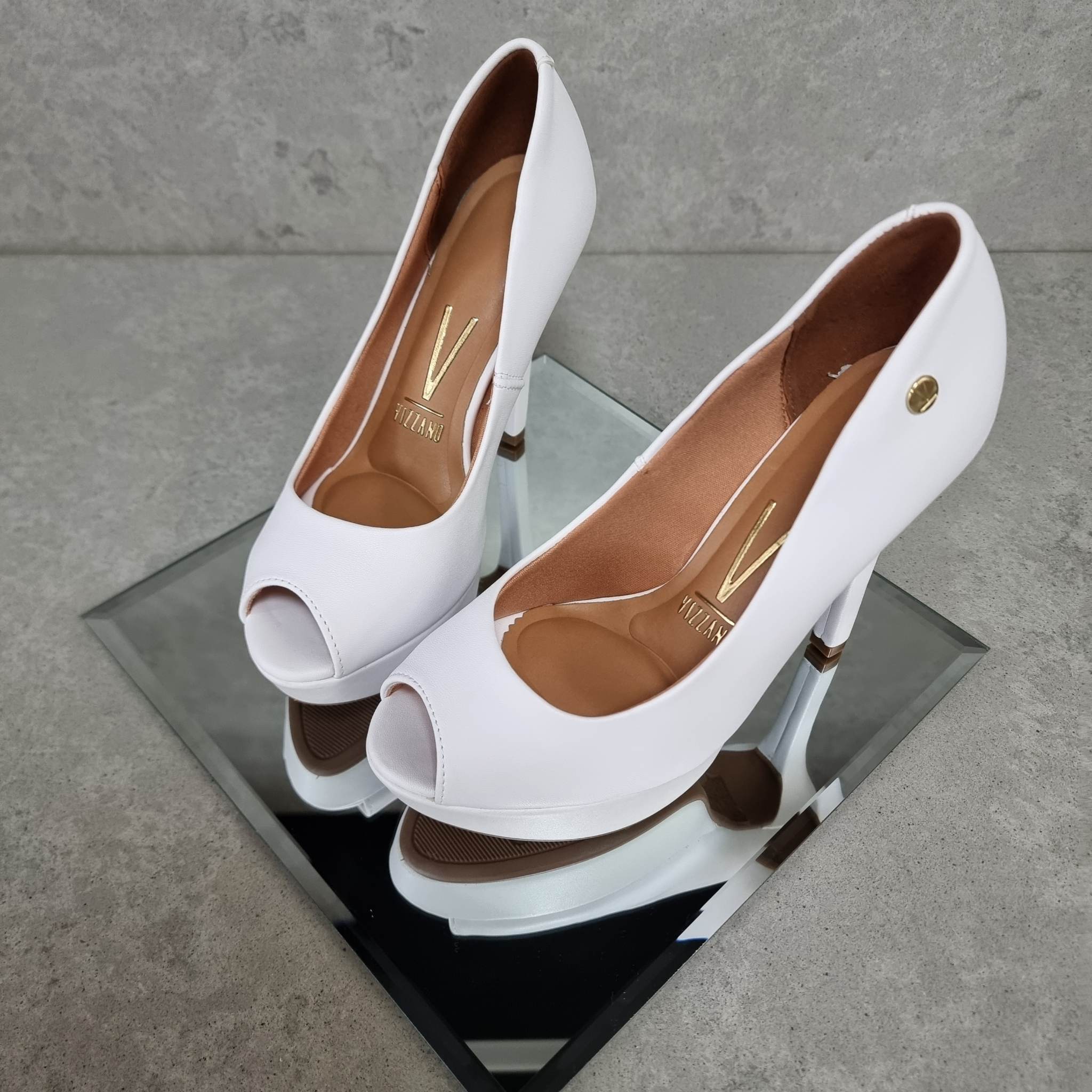 Vizzano 1830 500 Peeptoe Platform Pump in White Napa