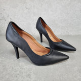 Vizzano 1184-1169 Pointy Toe Pump in Black Napa