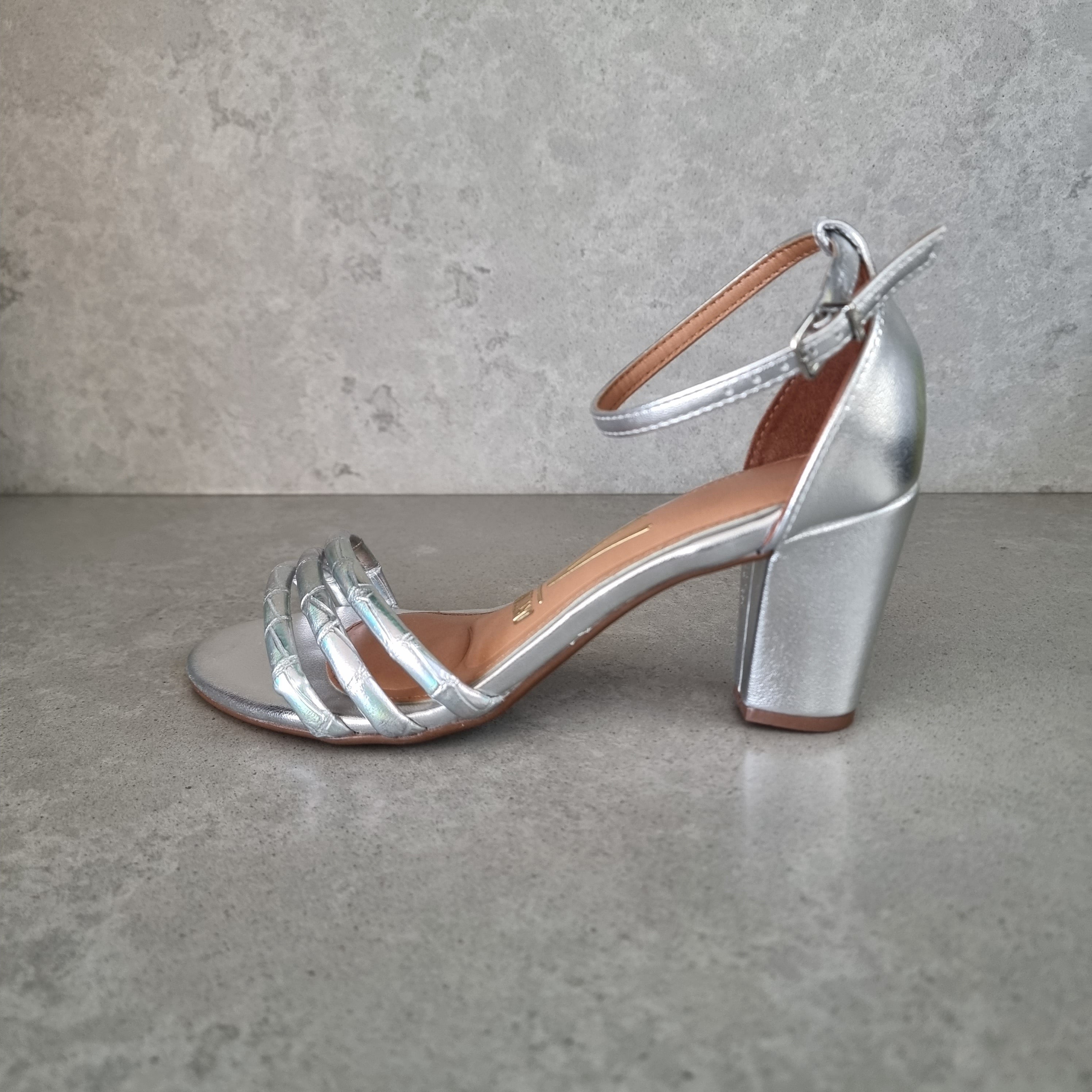 ANASTASIA Silver laminated leather and mesh sandals | Carel Paris Shoes