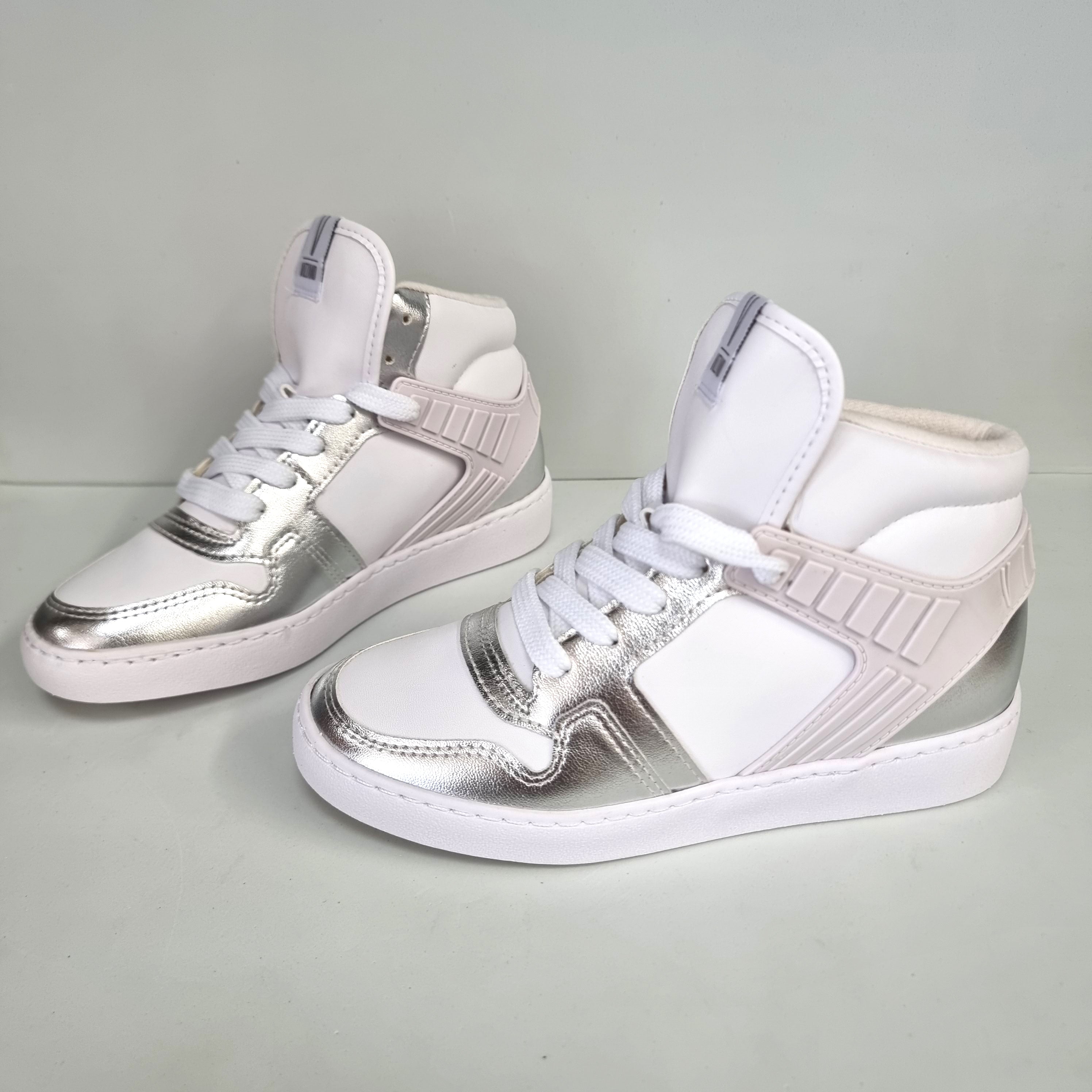 Vizzano 1214-1043 High Top Sneaker in White/Silver