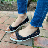 Moleca 5709-102 Round Toe Canvas Flat in Black/Camel
